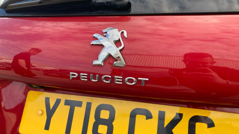 Peugeot 2008 1.2 PureTech 110 GT Line 5dr Petrol Estate